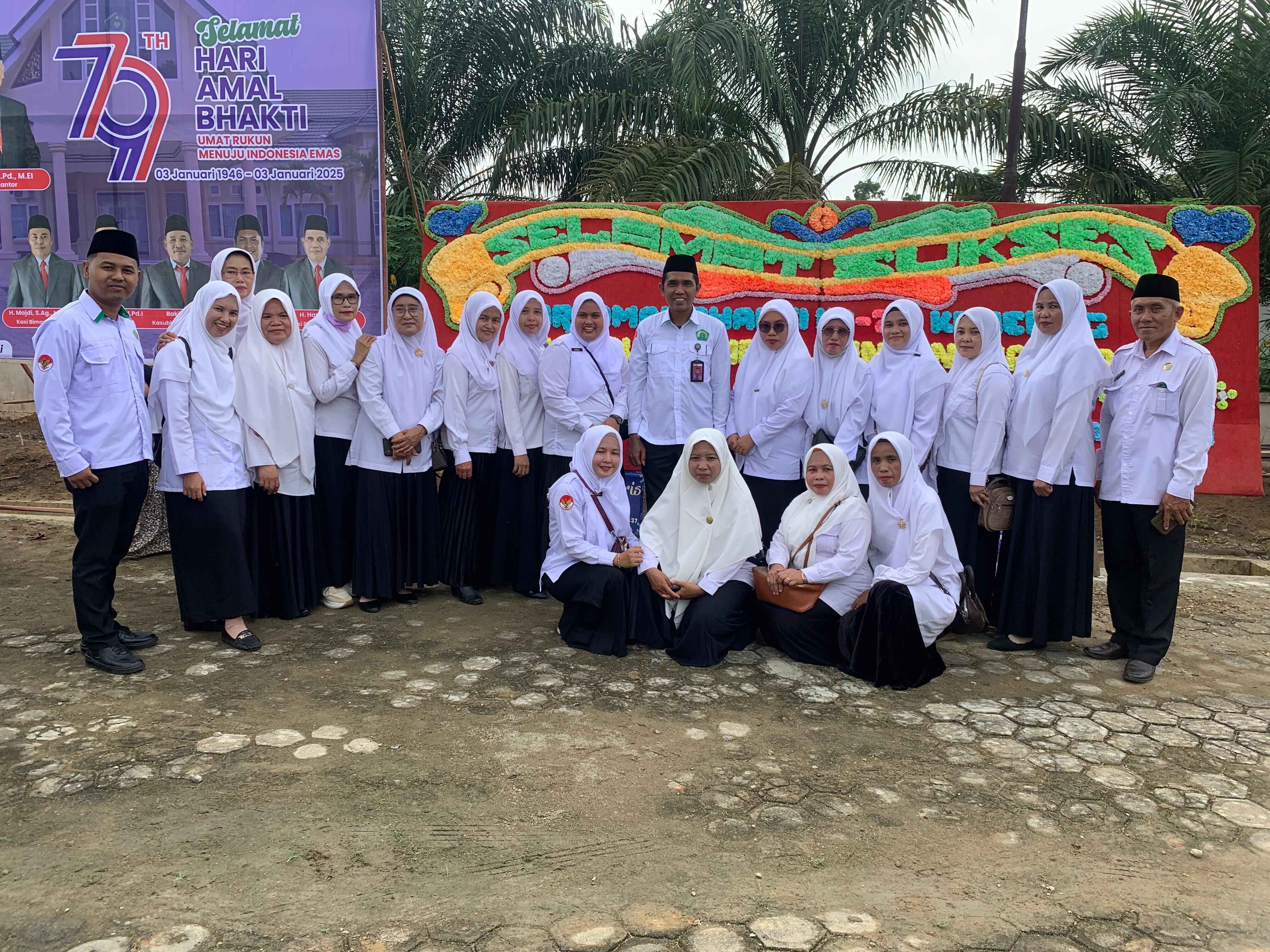 MIN 4 Muaro Jambi Mengikuti Upacara HAB