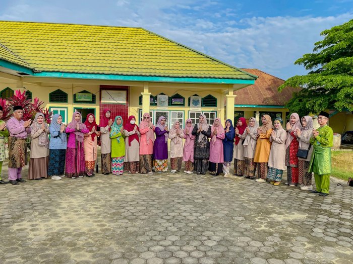 MIN 4 Muaro Jambi Gelar Upacara HUT Kota Jambi