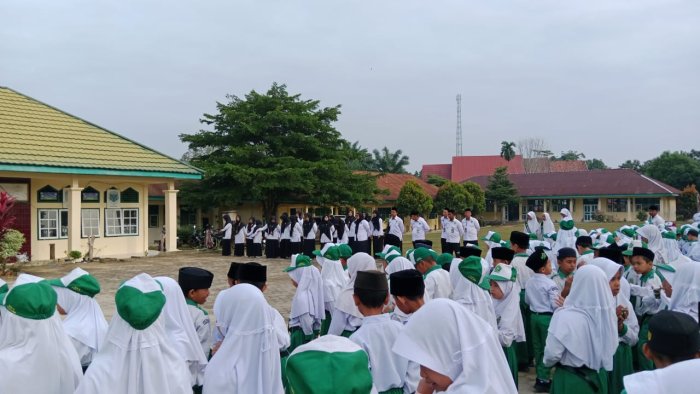 MIN 4 Muaro Jambi Tekankan Pentingnya Kebersihan Sekolah