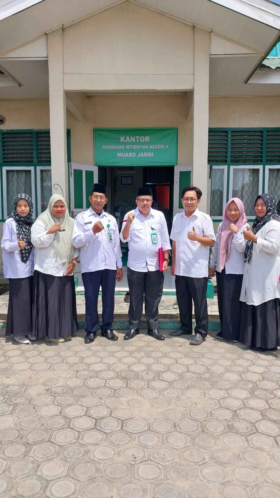 Kunjungan Rutin Pengawas Madrasah Kunjungan Rutin Pengawas Madrasah