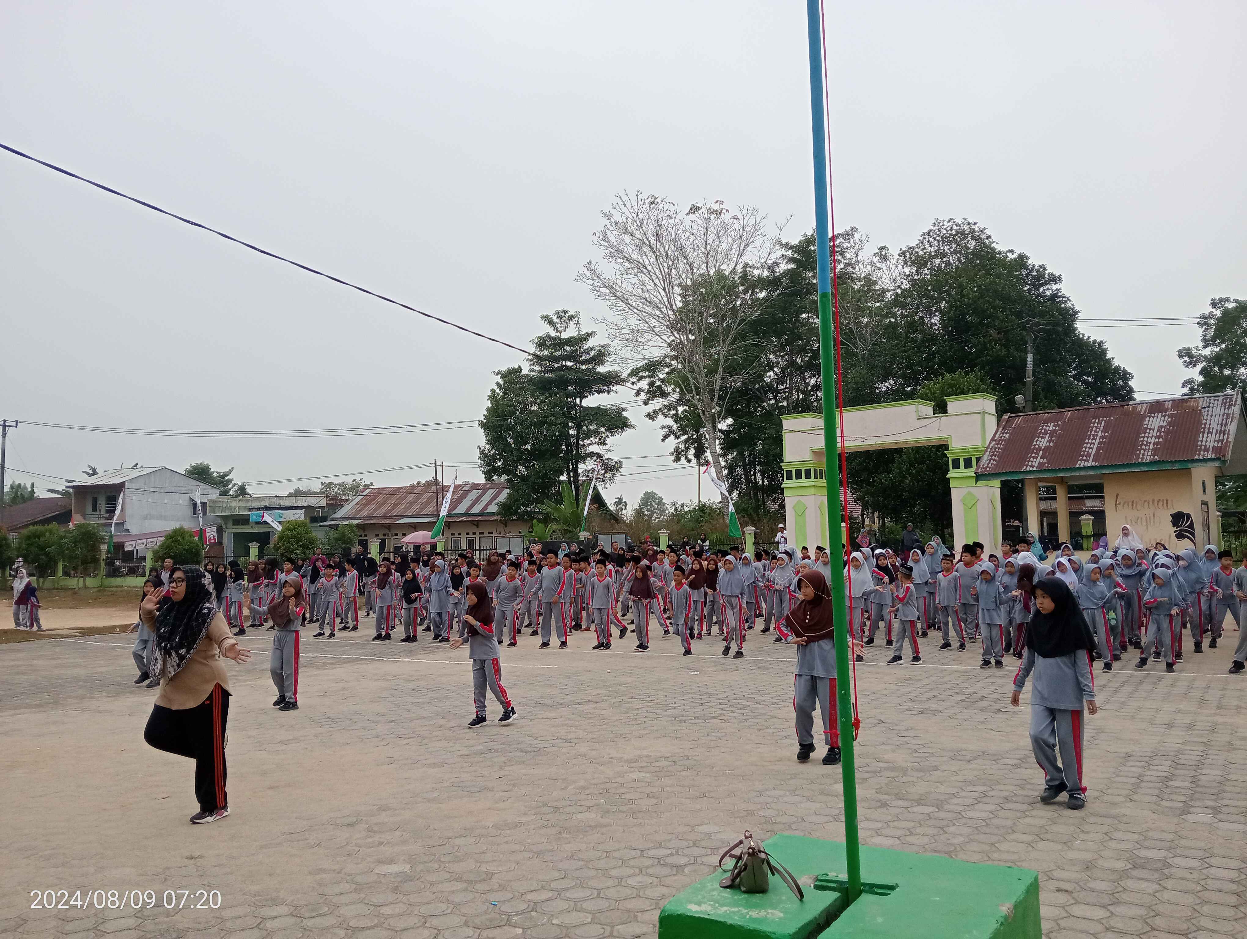 Senam Kesegaran Jasmani Rutin Jumat Pagi