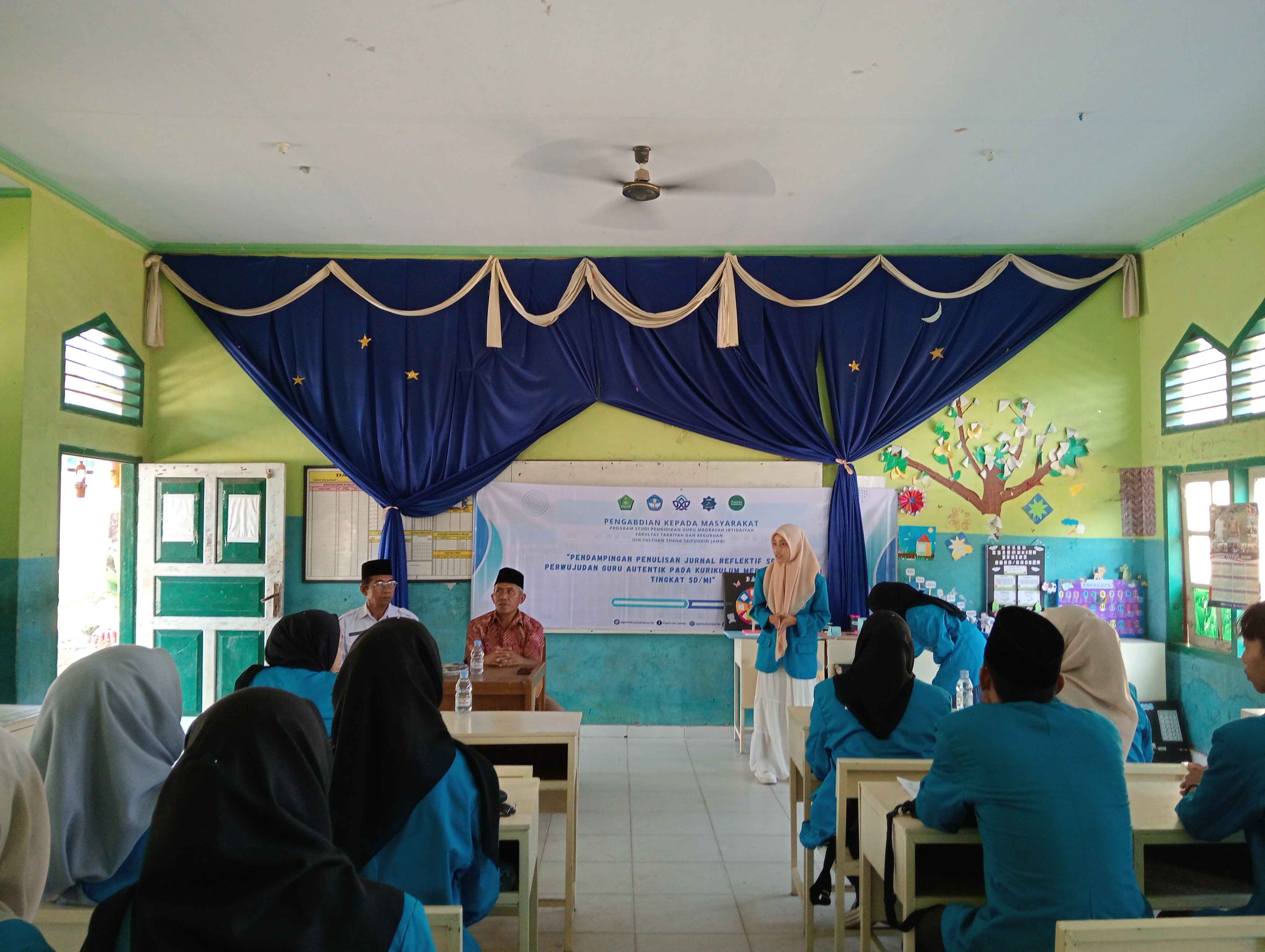 Pendampingan Pembuatan Media Pembelajaran bersama Mahasiswa UIN Jambi 