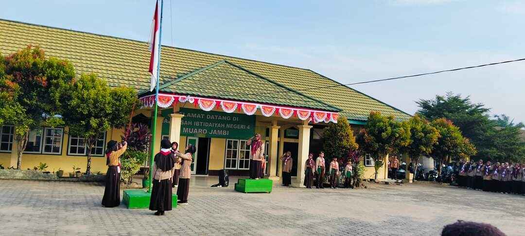 HUT Pramuka ke-63, MIN 4 Muaro Jambi Gelar Upacara 