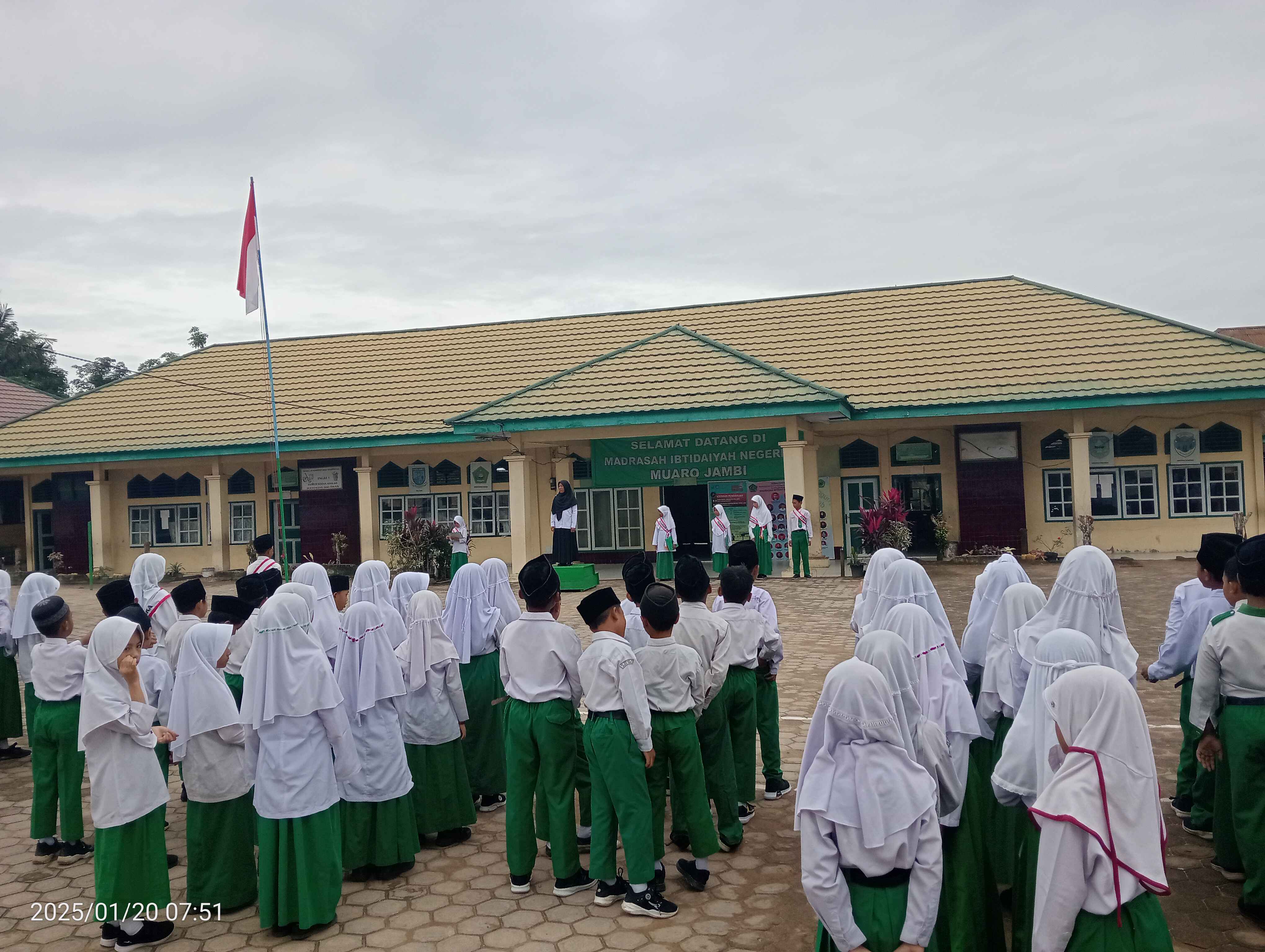 Upacara Bendera Senin, Disiplin.