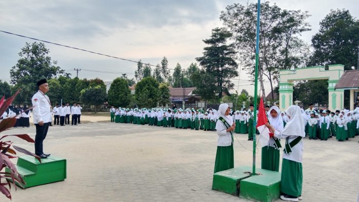 Upacara Bendera MIN 4 Muaro Jambi