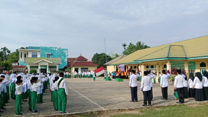 MIN 4 Muaro Jambi Gelar Upacara Bendera Rutin Setiap Senin