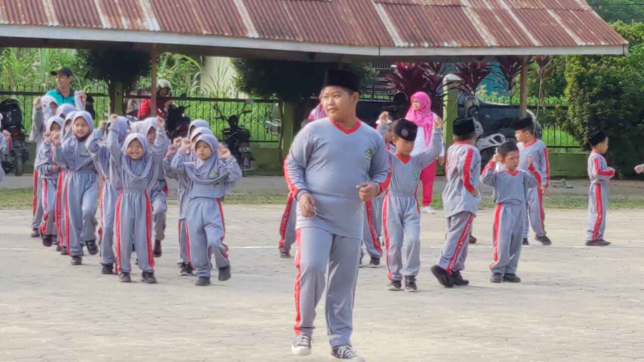 Senam Kesegaran Jasmani Rutin Jumat Pagi