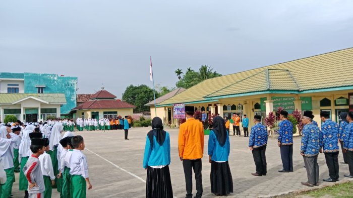 MIN 4 Muaro Jambi Gelar Upacara Sumpah Pemuda