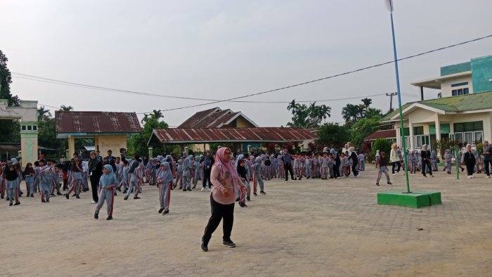 MIN 4 Muaro Jambi Gelar Senam Rutin Setiap Jumat