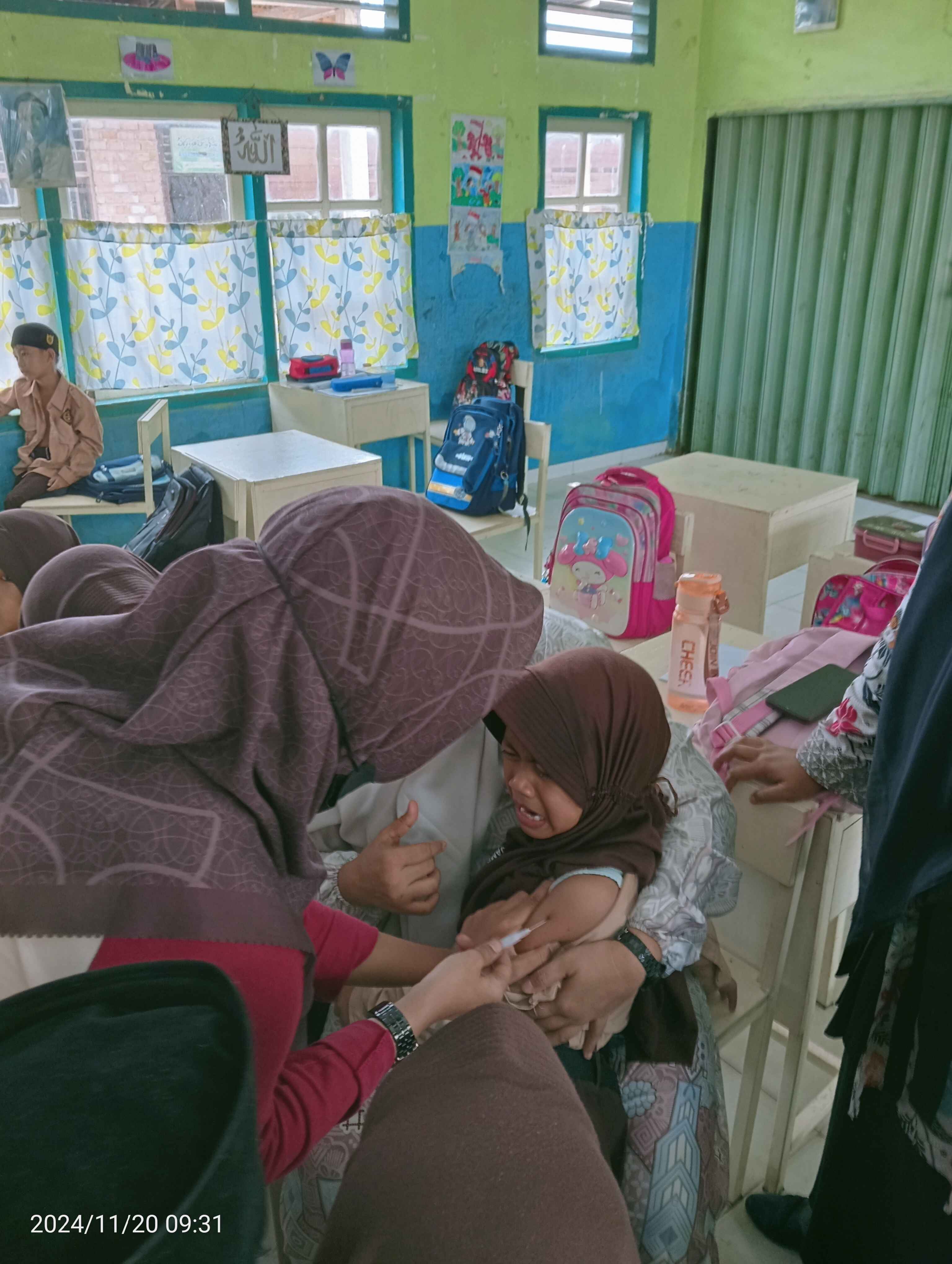 Pemberian Vaksin DT dan Vaksin TD di MIN 4 Muaro Jambi 
